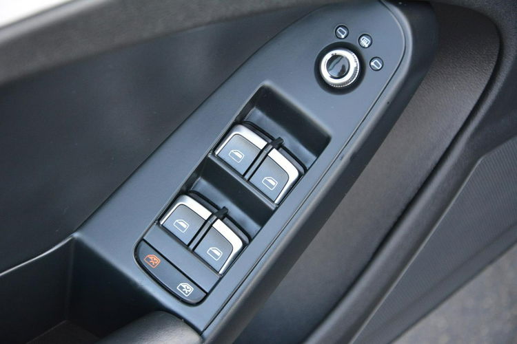 Audi A4 2.0TDI(190KM) 2XS-line Skóry Duża Navi MMI Ledy BI-Xenon 2xPDC ASO zdjęcie 27