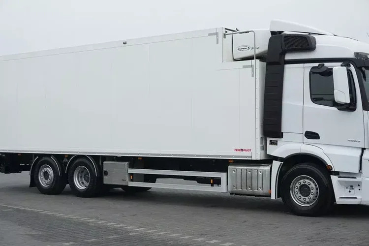Mercedes ACTROS / 2553 / EURO 6 / CHŁODNIA + WINDA / 23 PALETY / OŚ SKRĘTNA zdjęcie 15