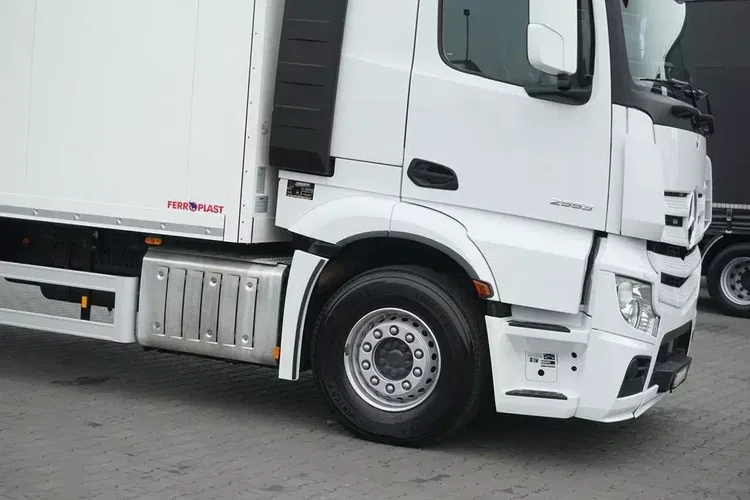 Mercedes ACTROS / 2553 / EURO 6 / CHŁODNIA + WINDA / 23 PALETY / OŚ SKRĘTNA zdjęcie 17