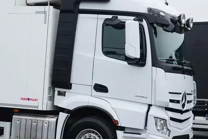 Mercedes ACTROS / 2553 / EURO 6 / CHŁODNIA + WINDA / 23 PALETY / OŚ SKRĘTNA zdjęcie 23