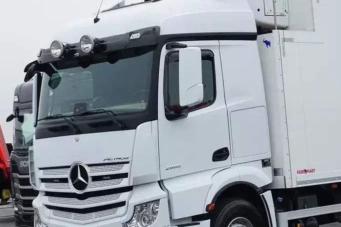 Mercedes ACTROS / 2553 / EURO 6 / CHŁODNIA + WINDA / 23 PALETY / OŚ SKRĘTNA zdjęcie 29