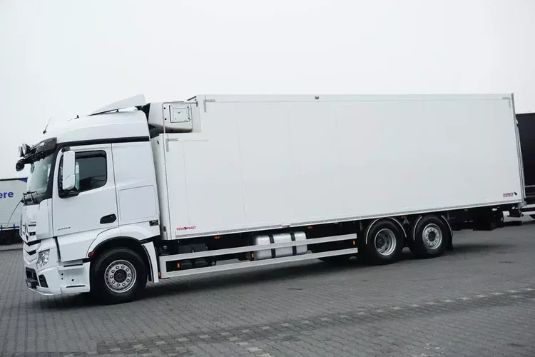 Mercedes ACTROS / 2553 / EURO 6 / CHŁODNIA + WINDA / 23 PALETY / OŚ SKRĘTNA zdjęcie 3