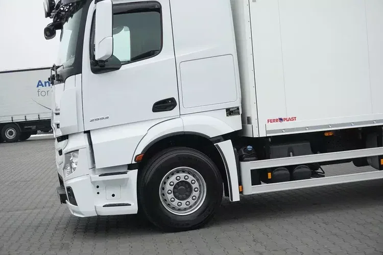 Mercedes ACTROS / 2553 / EURO 6 / CHŁODNIA + WINDA / 23 PALETY / OŚ SKRĘTNA zdjęcie 34