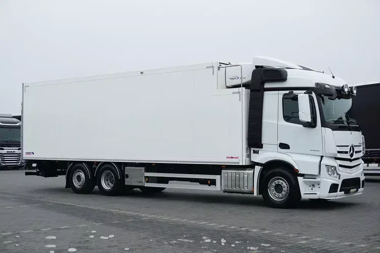 Mercedes ACTROS / 2553 / EURO 6 / CHŁODNIA + WINDA / 23 PALETY / OŚ SKRĘTNA zdjęcie 4