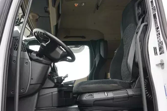 Mercedes ACTROS / 2553 / EURO 6 / CHŁODNIA + WINDA / 23 PALETY / OŚ SKRĘTNA zdjęcie 7
