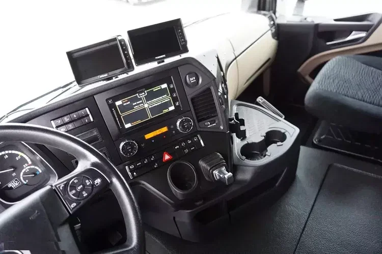 Mercedes ACTROS / 2553 / EURO 6 / CHŁODNIA + WINDA / 23 PALETY / OŚ SKRĘTNA zdjęcie 9