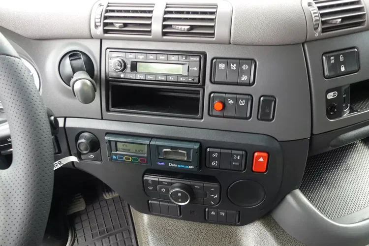 DAF CF 370 / 6x2 / CHŁODNIA 8.25 + WINDA / EURO 6 / 20 PALET / zdjęcie 25