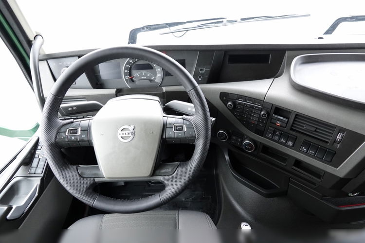 Volvo FH 500 / PEŁNY ADR / 2016 ROK / PO KONTRAKCIE SERWISOWYM  zdjęcie 27