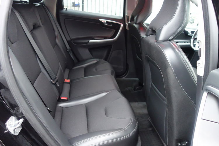 XC 60 Volvo XC-60 2016 manual 2.0 diesel 190km nawi grzane fotele ksenon zdjęcie 12