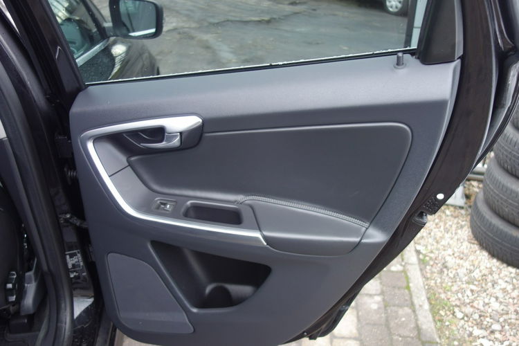 XC 60 Volvo XC-60 2016 manual 2.0 diesel 190km nawi grzane fotele ksenon zdjęcie 13