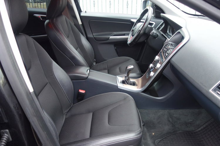 XC 60 Volvo XC-60 2016 manual 2.0 diesel 190km nawi grzane fotele ksenon zdjęcie 14