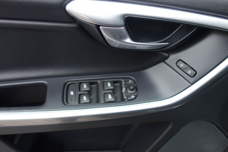 XC 60 Volvo XC-60 2016 manual 2.0 diesel 190km nawi grzane fotele ksenon zdjęcie 18