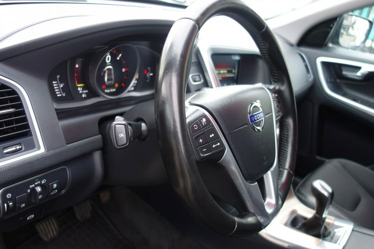 XC 60 Volvo XC-60 2016 manual 2.0 diesel 190km nawi grzane fotele ksenon zdjęcie 25