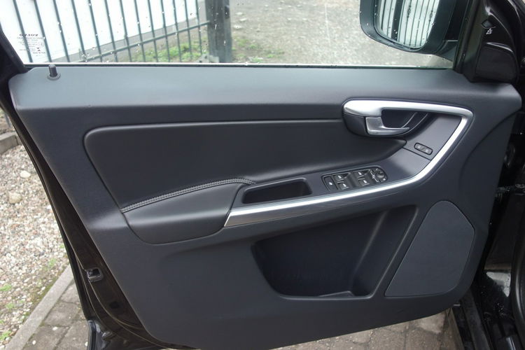 XC 60 Volvo XC-60 2016 manual 2.0 diesel 190km nawi grzane fotele ksenon zdjęcie 8