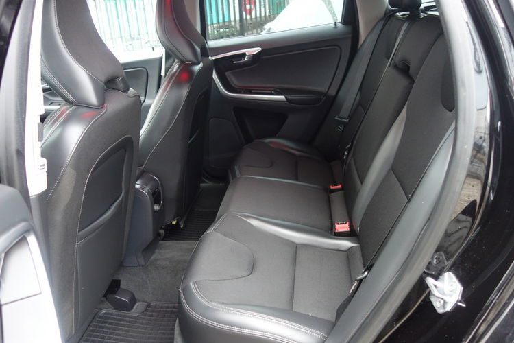 XC 60 Volvo XC-60 2016 manual 2.0 diesel 190km nawi grzane fotele ksenon zdjęcie 9