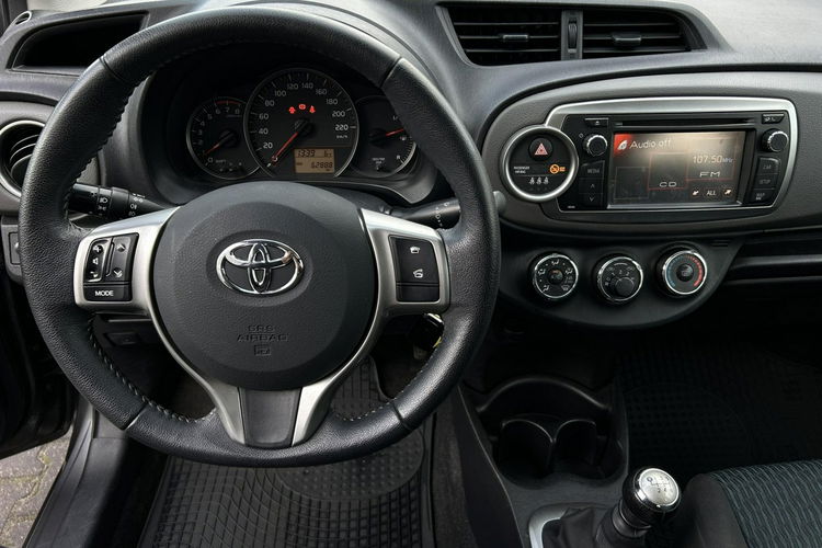 Toyota Yaris 1.33 VVTi 99KM PREMIUM VISION, salon Polska zdjęcie 9