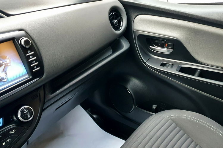 Toyota Yaris Hybrid 100 Premium 2020 REJ , Kamera, Salon PL, I WŁ, Serwis ASO, F.vat23% zdjęcie 31