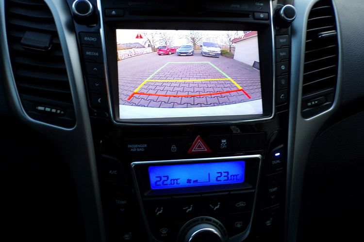 Hyundai i30 Automat /Klimatronic /Navi / 1.6 /135KM / zdjęcie 17