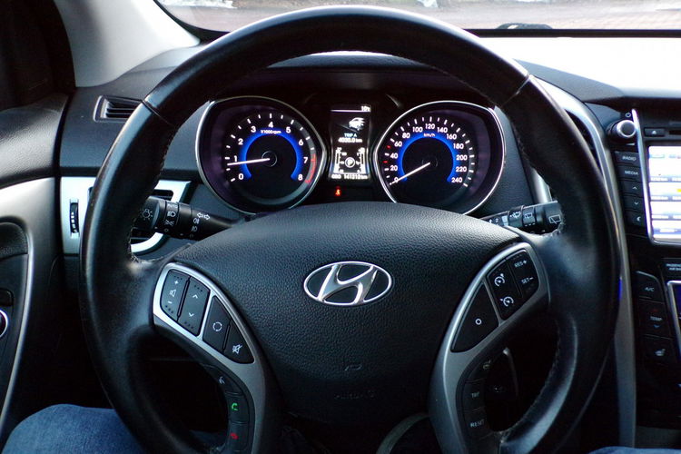 Hyundai i30 Automat /Klimatronic /Navi / 1.6 /135KM / zdjęcie 20
