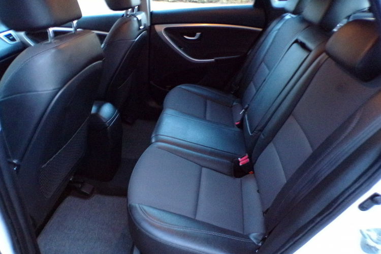 Hyundai i30 Automat /Klimatronic /Navi / 1.6 /135KM / zdjęcie 25