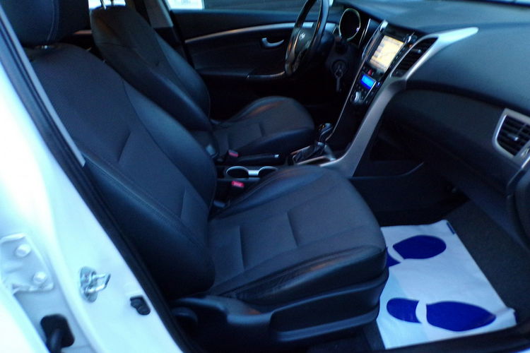 Hyundai i30 Automat /Klimatronic /Navi / 1.6 /135KM / zdjęcie 29