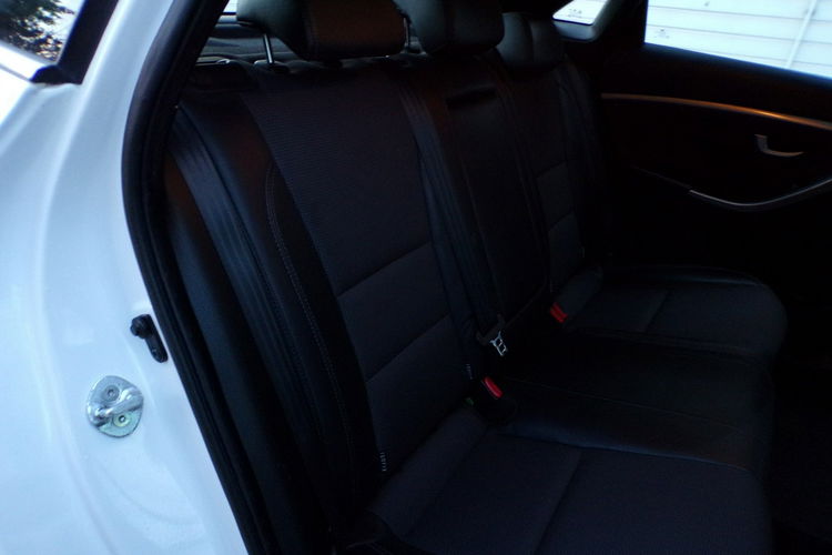 Hyundai i30 Automat /Klimatronic /Navi / 1.6 /135KM / zdjęcie 33