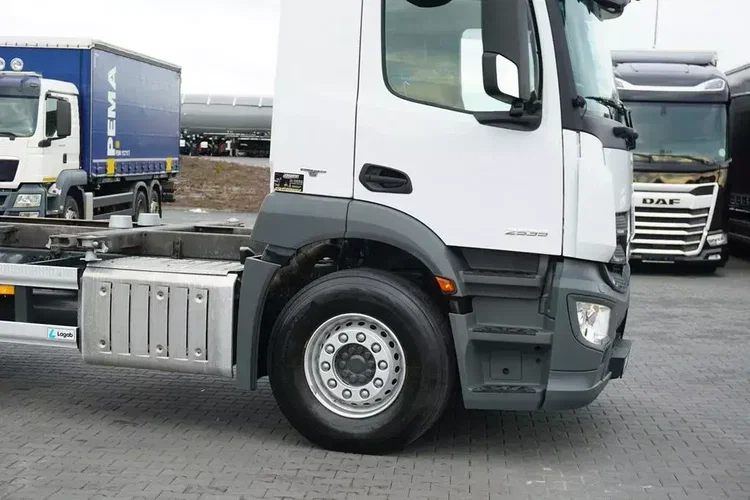 Mercedes / ANTOS / 2535 / ACC / E 6 / BDF + WINDA / 7.15 , 7.45, 7.82 M / OŚ SKRĘTNA zdjęcie 18