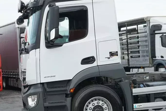 Mercedes / ANTOS / 2535 / ACC / E 6 / BDF + WINDA / 7.15 , 7.45, 7.82 M / OŚ SKRĘTNA zdjęcie 24