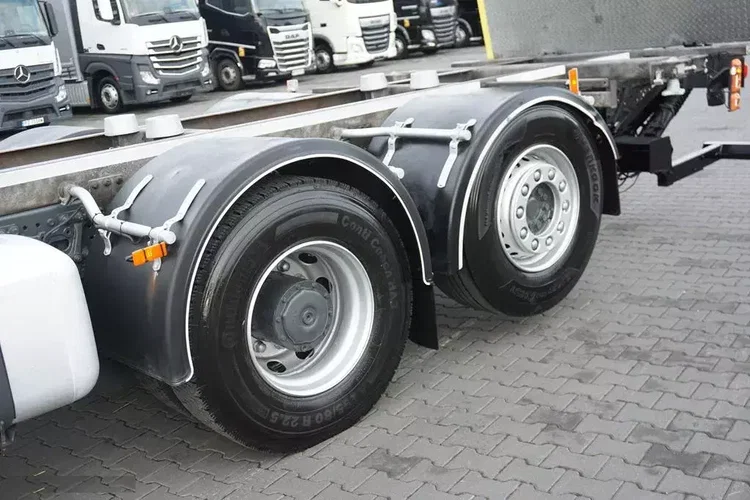 Mercedes / ANTOS / 2535 / ACC / E 6 / BDF + WINDA / 7.15 , 7.45, 7.82 M / OŚ SKRĘTNA zdjęcie 27