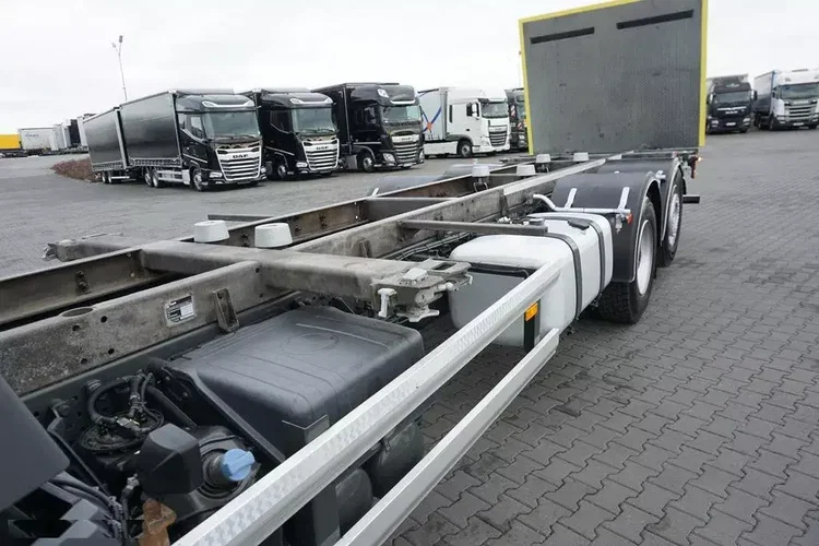 Mercedes / ANTOS / 2535 / ACC / E 6 / BDF + WINDA / 7.15 , 7.45, 7.82 M / OŚ SKRĘTNA zdjęcie 34