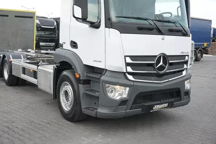 Mercedes / ANTOS / 2535 / ACC / E 6 / BDF + WINDA / 7.15 , 7.45, 7.82 M / OŚ SKRĘTNA zdjęcie 37