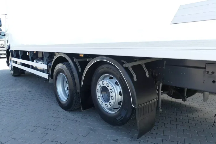 DAF CF 370 / 6x2 / CHŁODNIA 8.25 + WINDA / EURO 6 / 330 TYS KM / zdjęcie 13