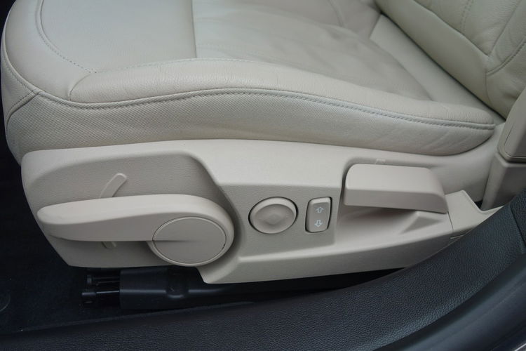 Insignia Opel insignia 2015 2.0 diesel 170km skóry kamera navi panorama ksenon zdjęcie 20