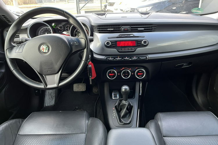 Alfa Romeo Giulietta 1.4 Automat Skóry Climatronic Ledy Grzane FOtele ALu Stan IDealny zdjęcie 12