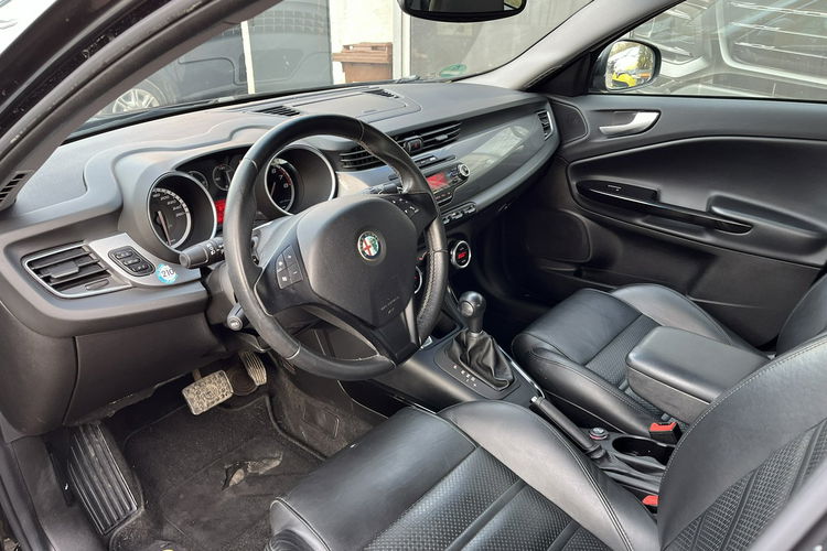 Alfa Romeo Giulietta 1.4 Automat Skóry Climatronic Ledy Grzane FOtele ALu Stan IDealny zdjęcie 20