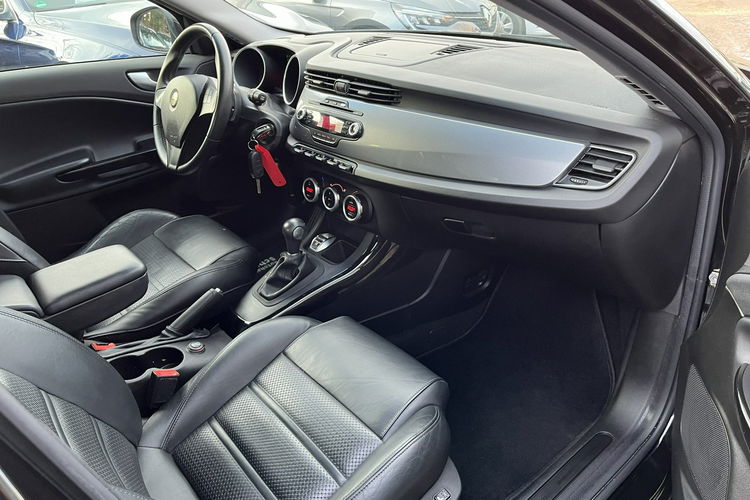 Alfa Romeo Giulietta 1.4 Automat Skóry Climatronic Ledy Grzane FOtele ALu Stan IDealny zdjęcie 21