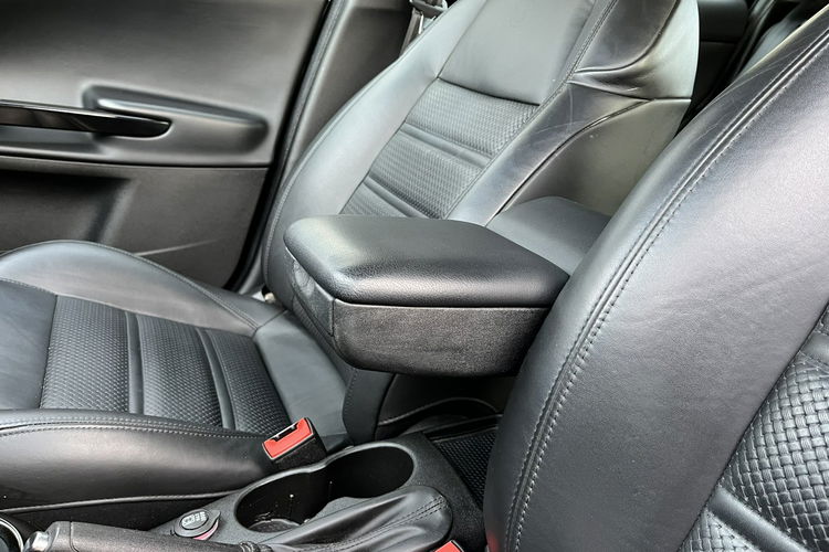 Alfa Romeo Giulietta 1.4 Automat Skóry Climatronic Ledy Grzane FOtele ALu Stan IDealny zdjęcie 28