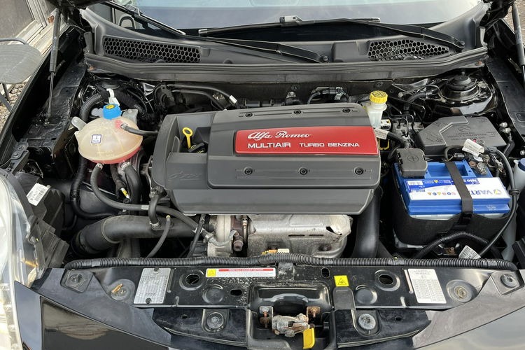 Alfa Romeo Giulietta 1.4 Automat Skóry Climatronic Ledy Grzane FOtele ALu Stan IDealny zdjęcie 31