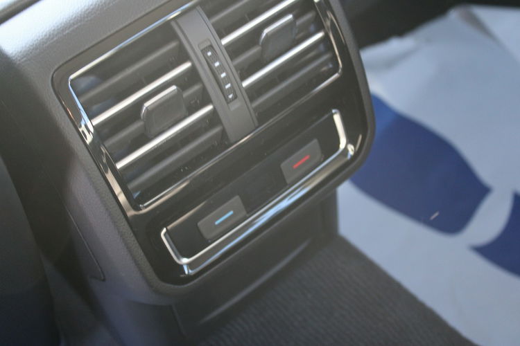 Volkswagen Passat Highline Navi F-vat Salon Polska Gwarancja zdjęcie 14