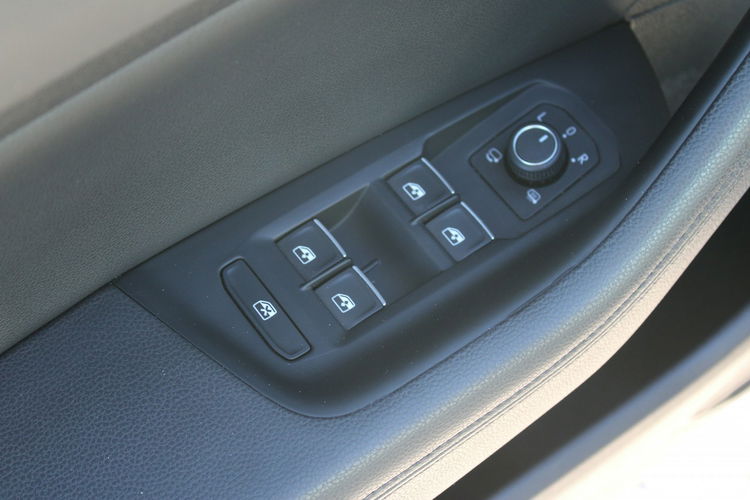 Volkswagen Passat Highline Navi F-vat Salon Polska Gwarancja zdjęcie 17