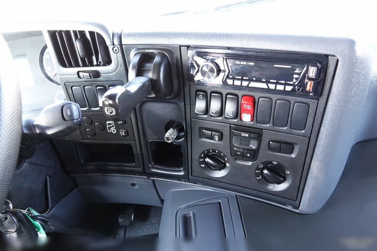 Scania P 360 / NISKA KABINA /  ADR / DZIENNA KABINA / 2016 ROK / 280 TYS. KM. / EURO 6 / PO KONTRAKCIE SERWISOWYM  zdjęcie 29
