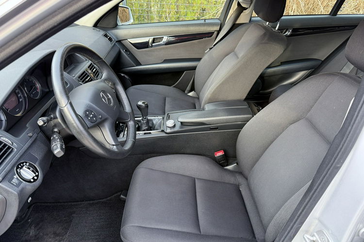 Mercedes C 180 NOWY ROZRZĄD Bardzo zadbana - 100% oryginalny przebieg zdjęcie 10