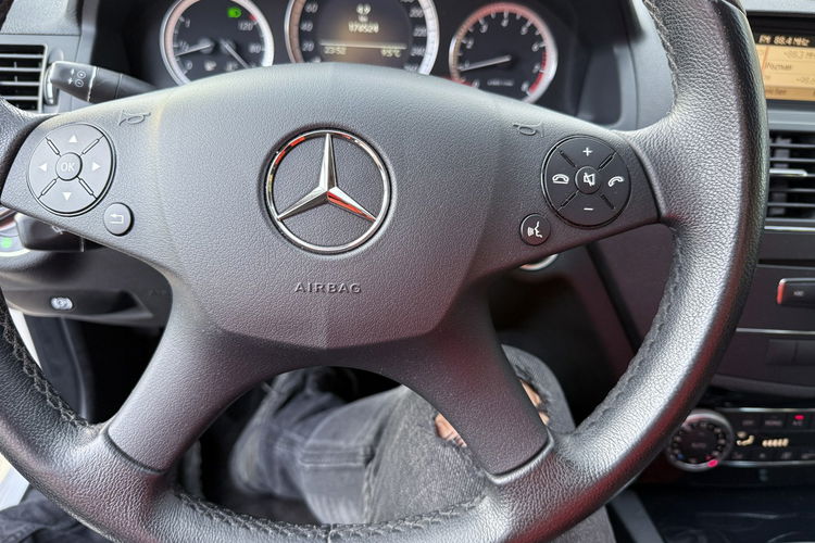 Mercedes C 180 NOWY ROZRZĄD Bardzo zadbana - 100% oryginalny przebieg zdjęcie 13