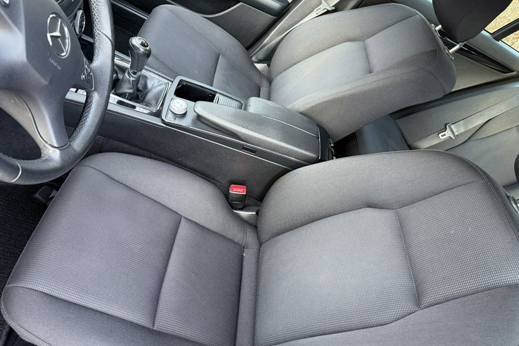 Mercedes C 180 NOWY ROZRZĄD Bardzo zadbana - 100% oryginalny przebieg zdjęcie 18