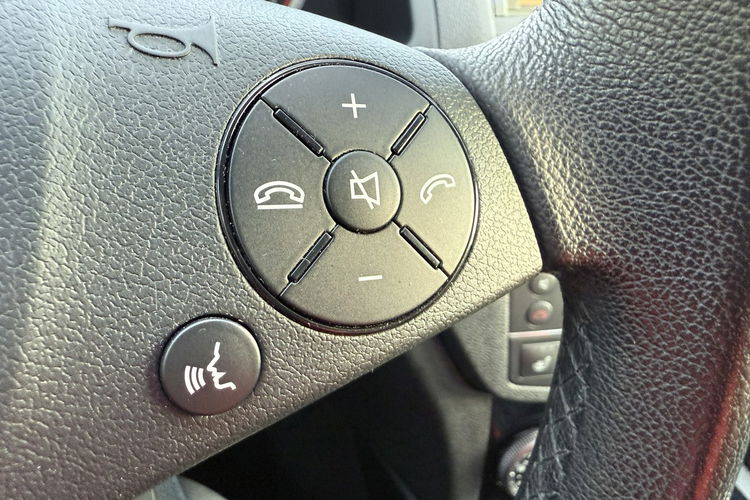 Mercedes C 180 NOWY ROZRZĄD Bardzo zadbana - 100% oryginalny przebieg zdjęcie 23