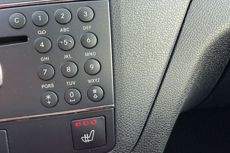 Mercedes C 180 NOWY ROZRZĄD Bardzo zadbana - 100% oryginalny przebieg zdjęcie 24