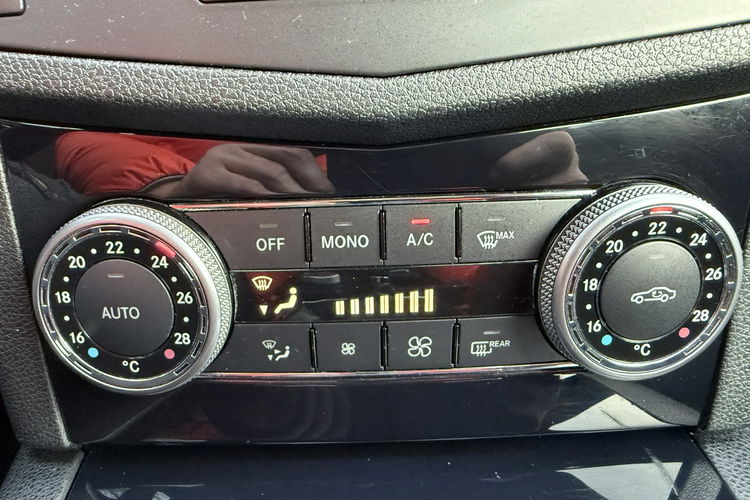 Mercedes C 180 NOWY ROZRZĄD Bardzo zadbana - 100% oryginalny przebieg zdjęcie 25