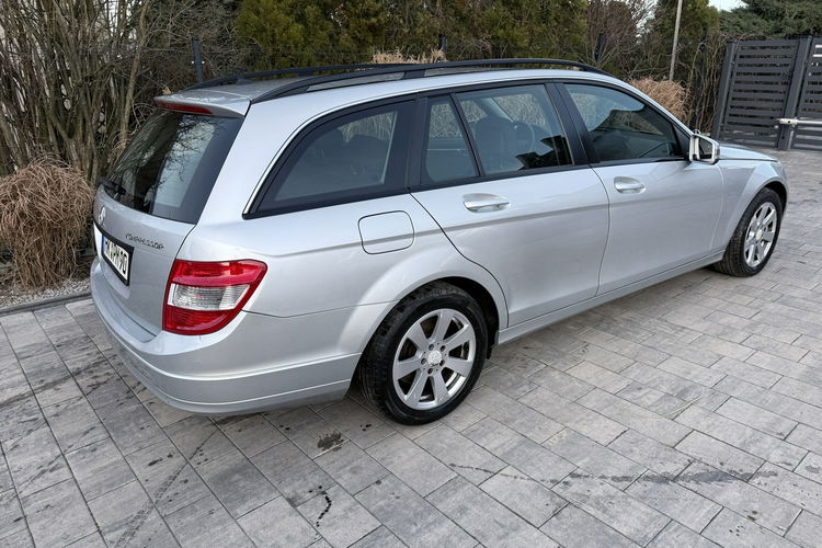 Mercedes C 180 NOWY ROZRZĄD Bardzo zadbana - 100% oryginalny przebieg zdjęcie 26