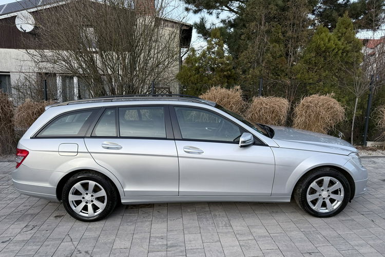 Mercedes C 180 NOWY ROZRZĄD Bardzo zadbana - 100% oryginalny przebieg zdjęcie 27