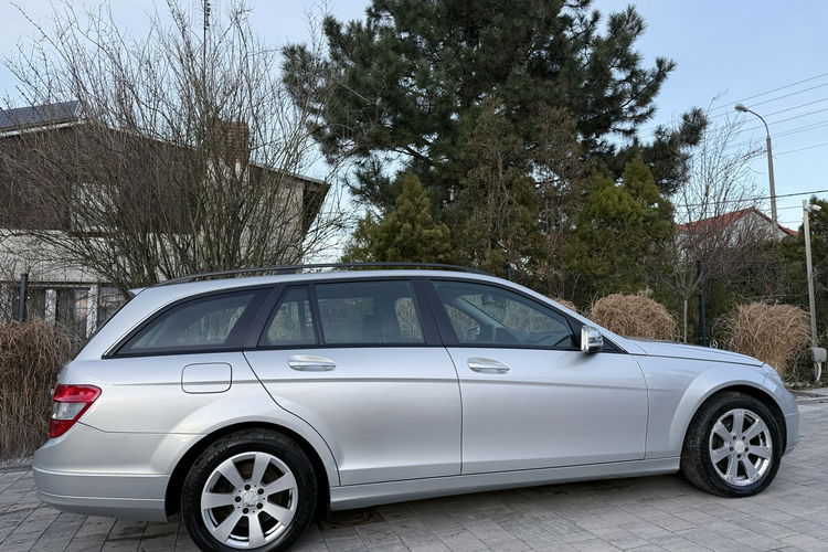 Mercedes C 180 NOWY ROZRZĄD Bardzo zadbana - 100% oryginalny przebieg zdjęcie 3